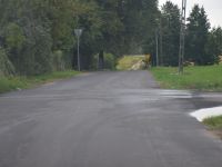 Zdjęcie przedstawia odcinek drogi po zakończeniu prac...